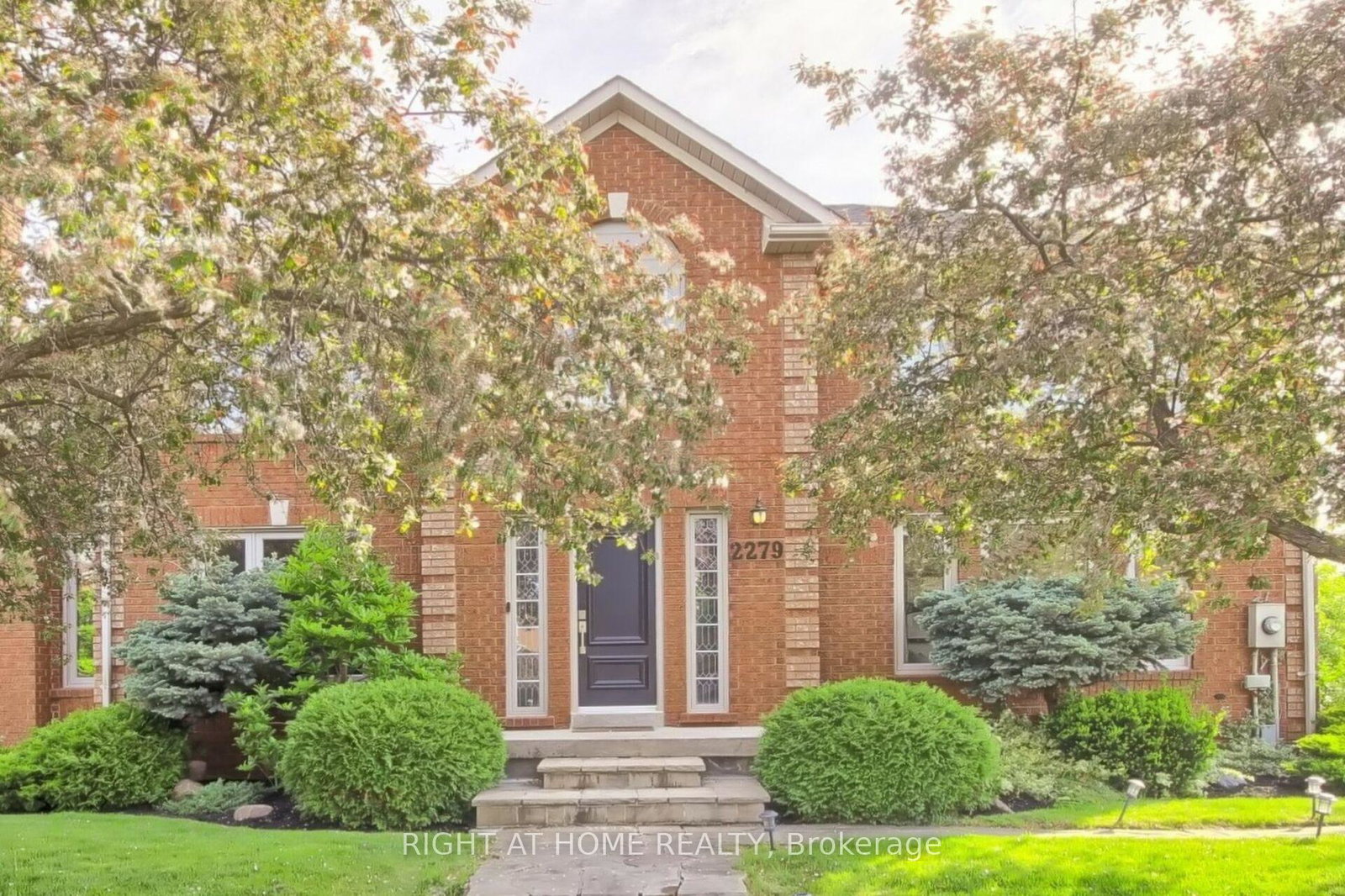 2279-grand-ravine-drive-oakville-ontario-w12560566