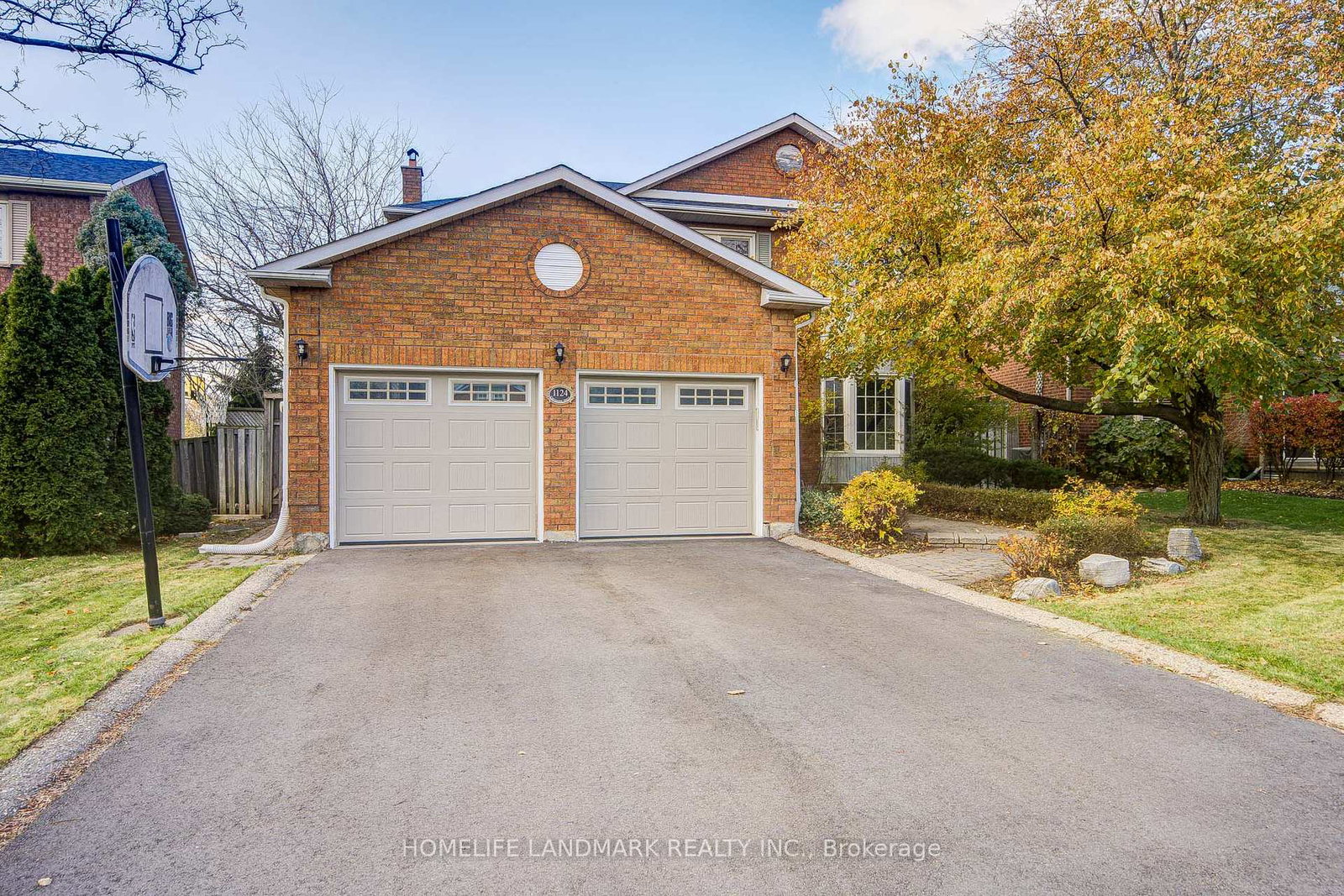 1124-creekside-drive-oakville-ontario-w12561100