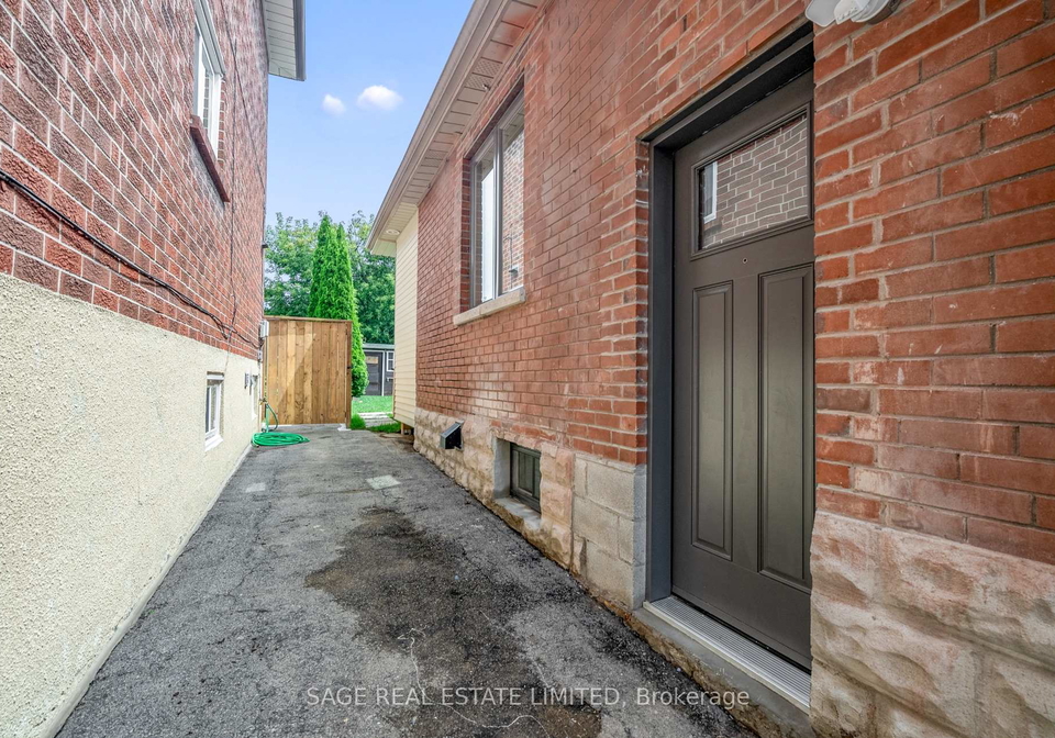 25-chamberlain-avenue-north-york-ontario-w12566374