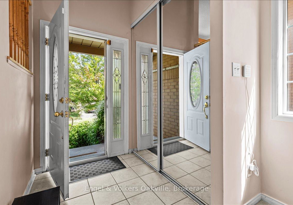 2561-gill-crescent-oakville-ontario-w12566414