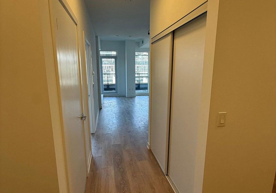 1037-the-queensway-street-n-etobicoke-ontario-w12568238