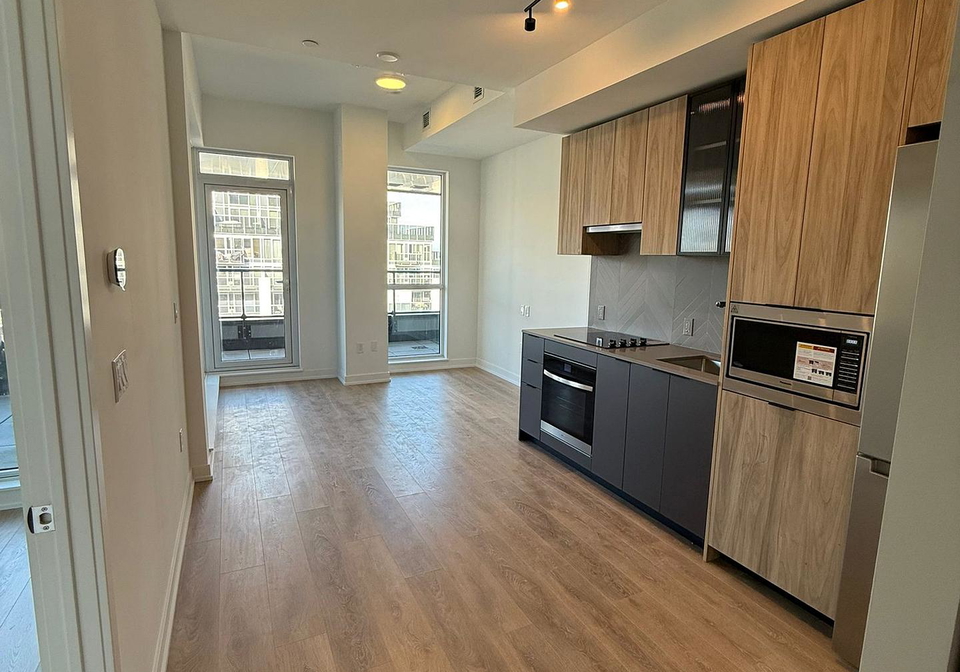 1037-the-queensway-street-n-etobicoke-ontario-w12568238
