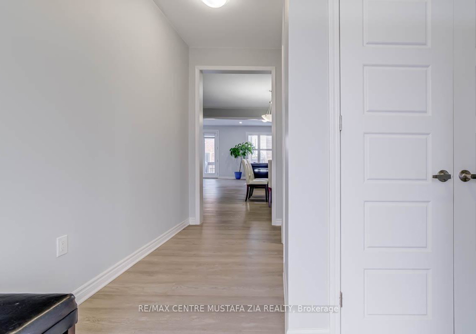 688-kennedy-circle-w-milton-ontario-w12568310