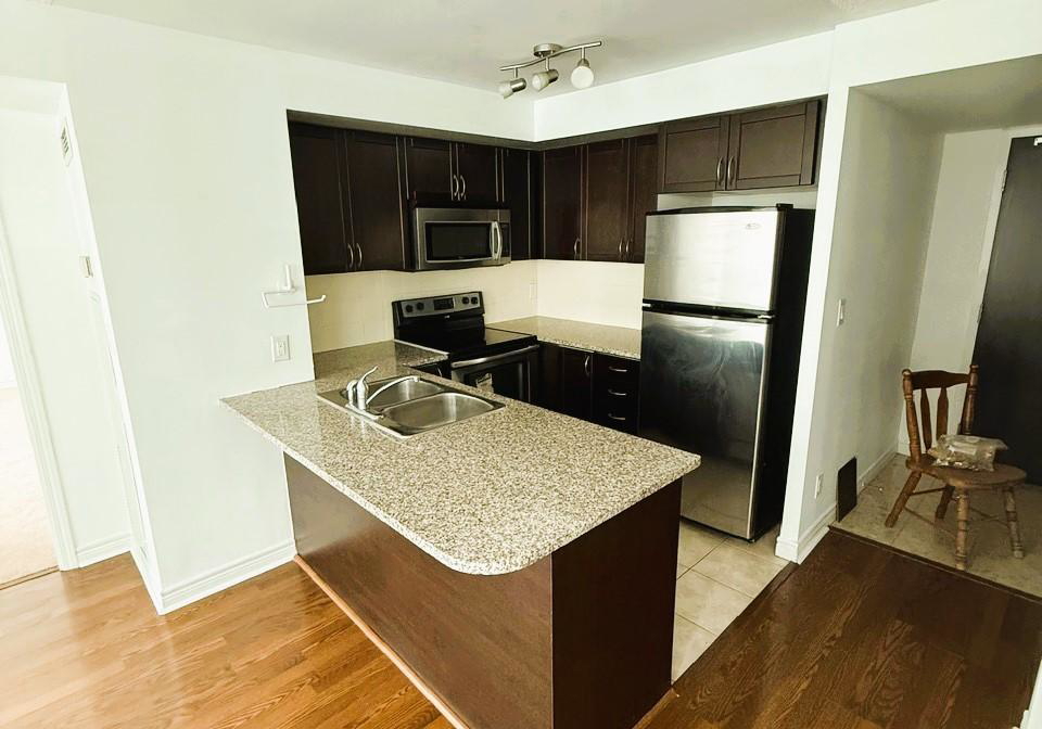 208-enfield-place-mississauga-ontario-w12568756