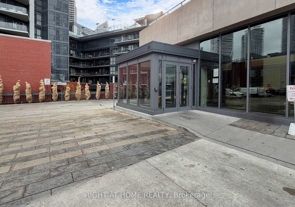 36-park-lawn-road-etobicoke-ontario-w12569138