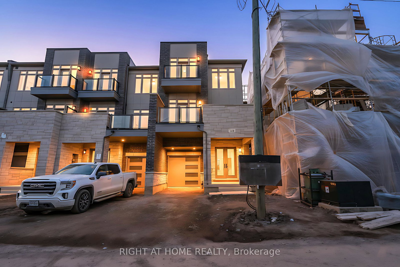 3319-taha-gardens-oakville-ontario-w12569438