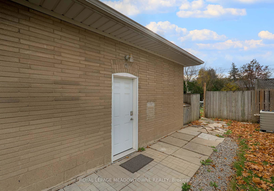 462-kingsleigh-court-milton-ontario-w12569850