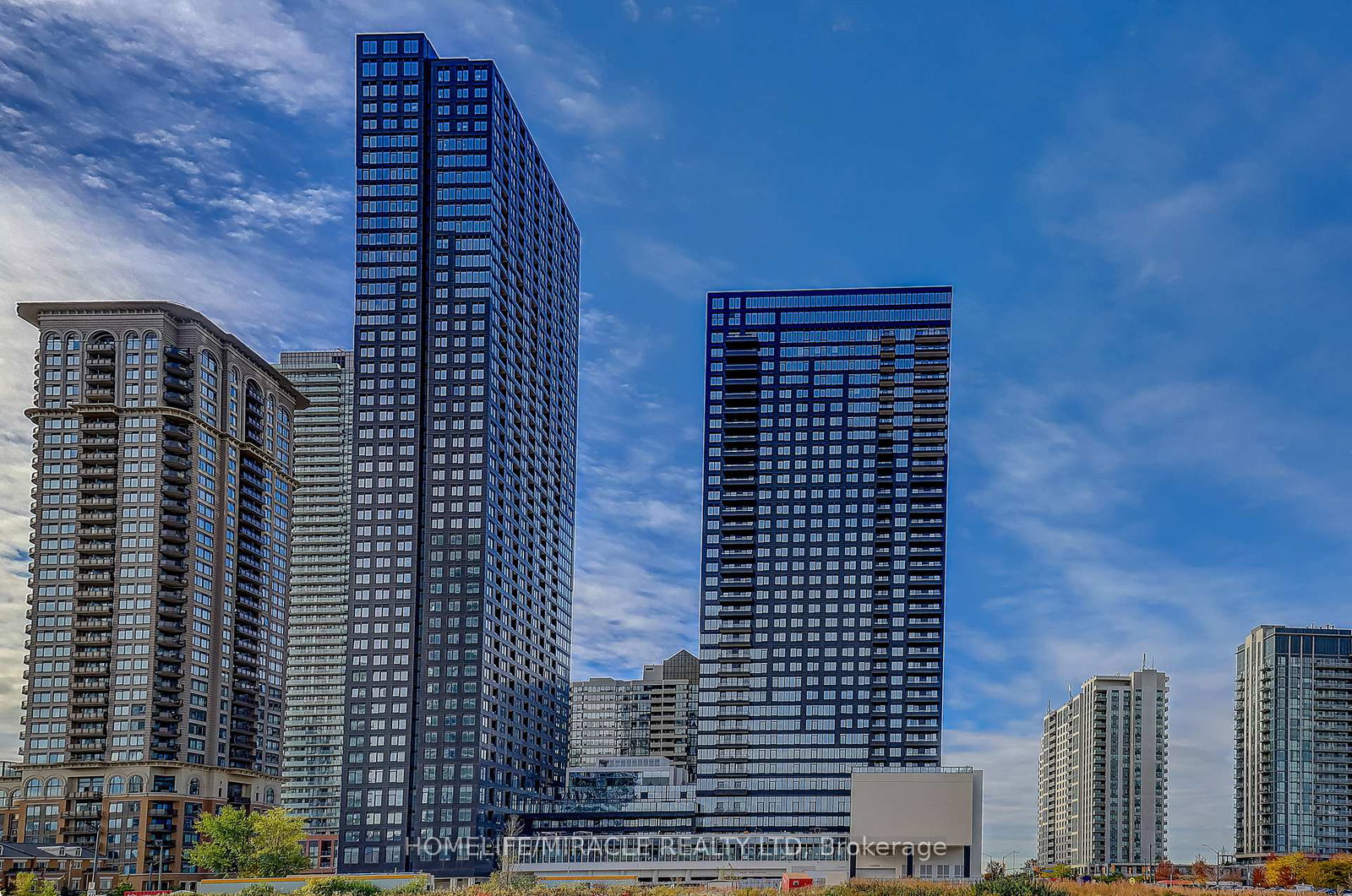 395-square-one-drive-mississauga-ontario-w12570104