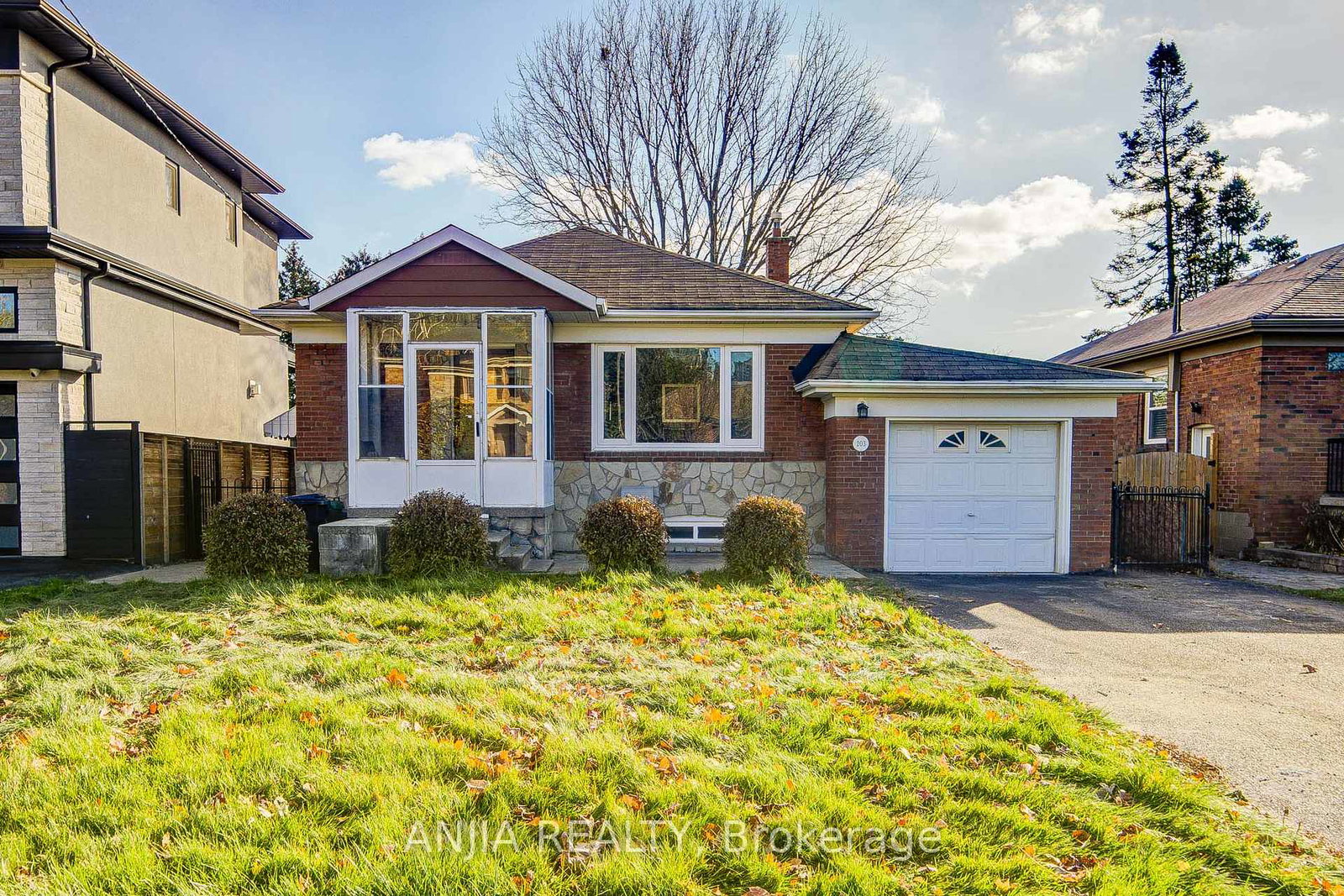 203-van-dusen-boulevard-etobicoke-ontario-w12570150