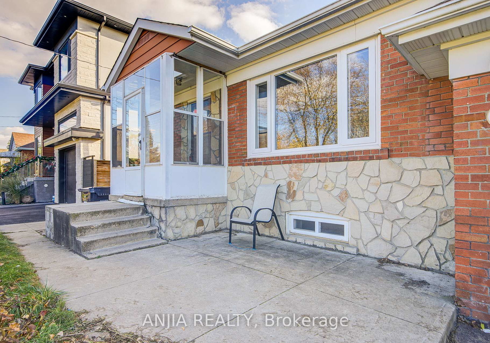 203-van-dusen-boulevard-etobicoke-ontario-w12570150