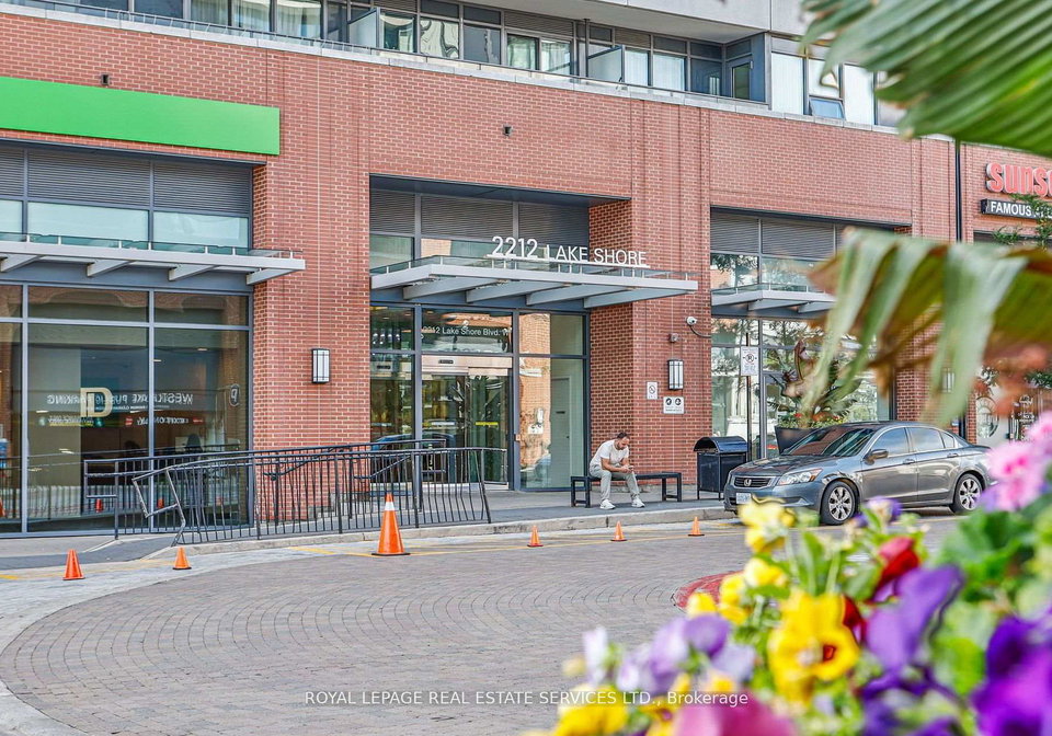 2212-lake-shore-boulevard-w-etobicoke-ontario-w12571324