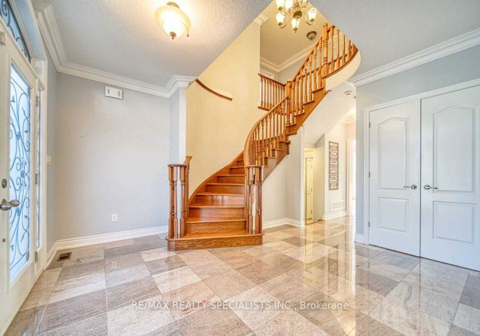 2239-devonshire-crescent-oakville-ontario-w12571548