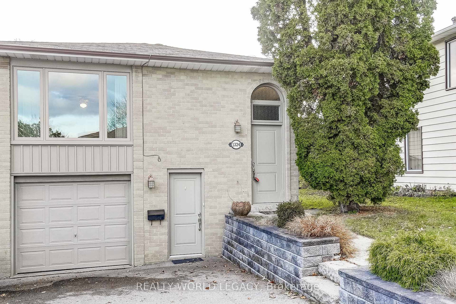 1324-consort-crescent-burlington-ontario-w12571916