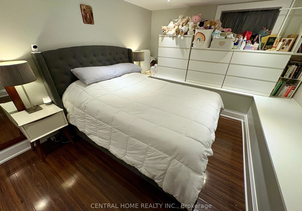 912-royal-york-road-etobicoke-ontario-w12572330