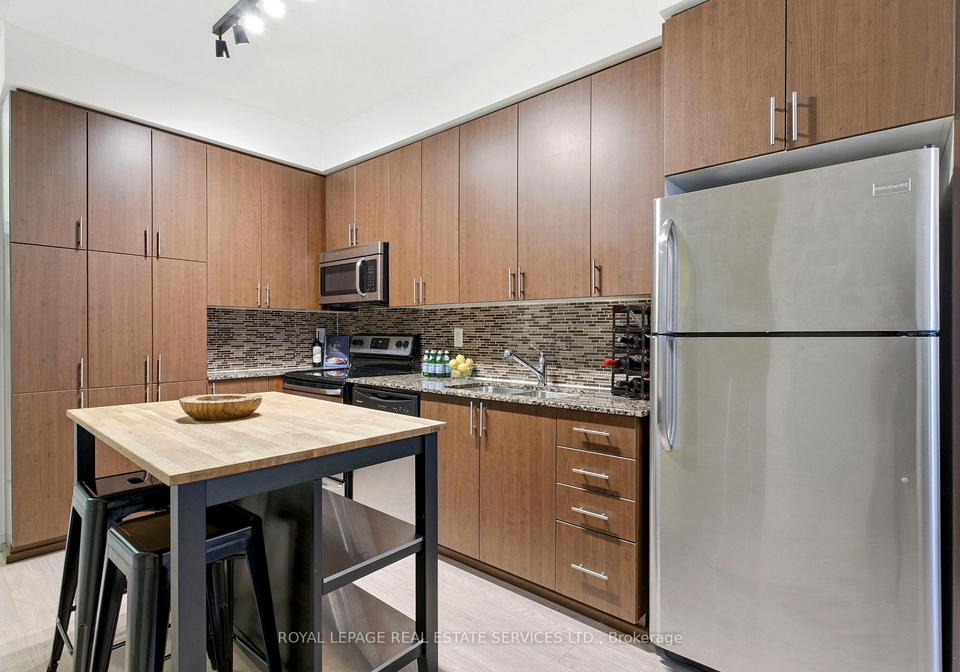 800-lawrence-avenue-w-north-york-ontario-w12576736
