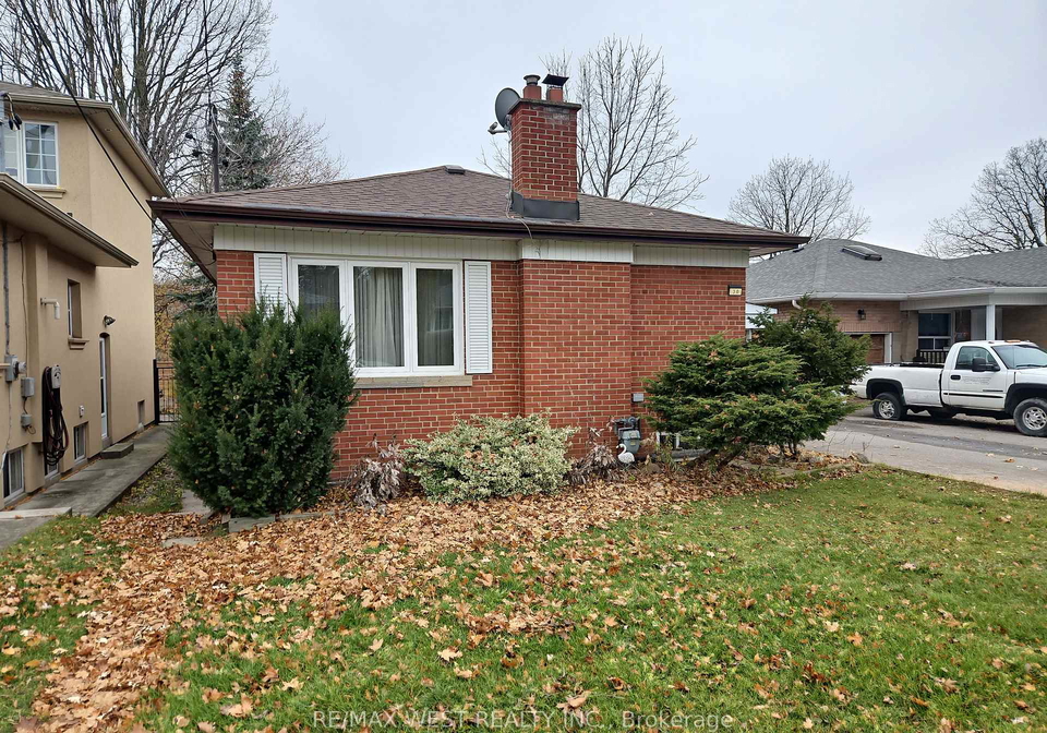30-golfwood-heights-etobicoke-ontario-w12581528