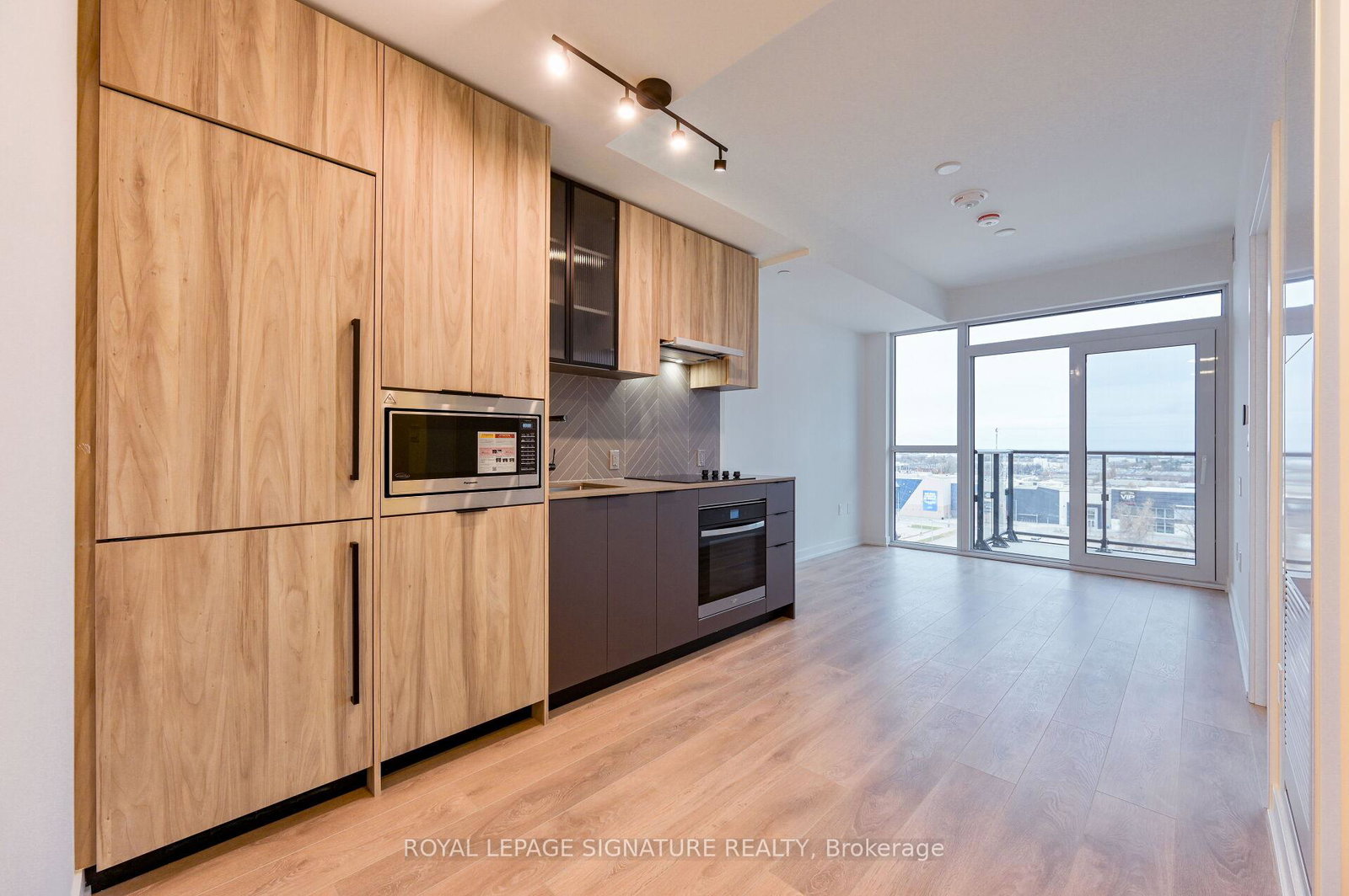 1037-the-queensway-etobicoke-ontario-w12581934