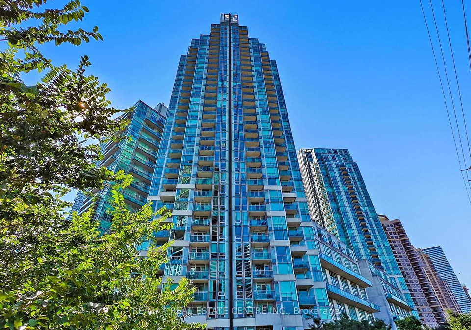 220-burnhamthorpe-road-w-mississauga-ontario-w12583138