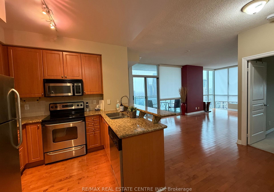 220-burnhamthorpe-road-w-mississauga-ontario-w12583138