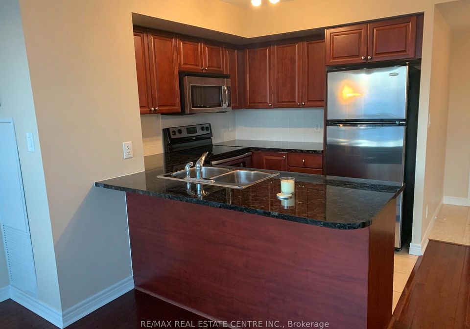 208-enfield-place-mississauga-ontario-w12587070