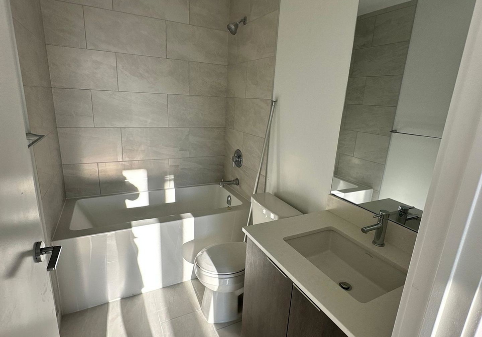 395-square-one-drive-mississauga-ontario-w12588144