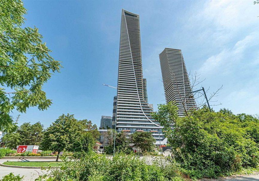 30-shore-breeze-drive-etobicoke-ontario-w12588212