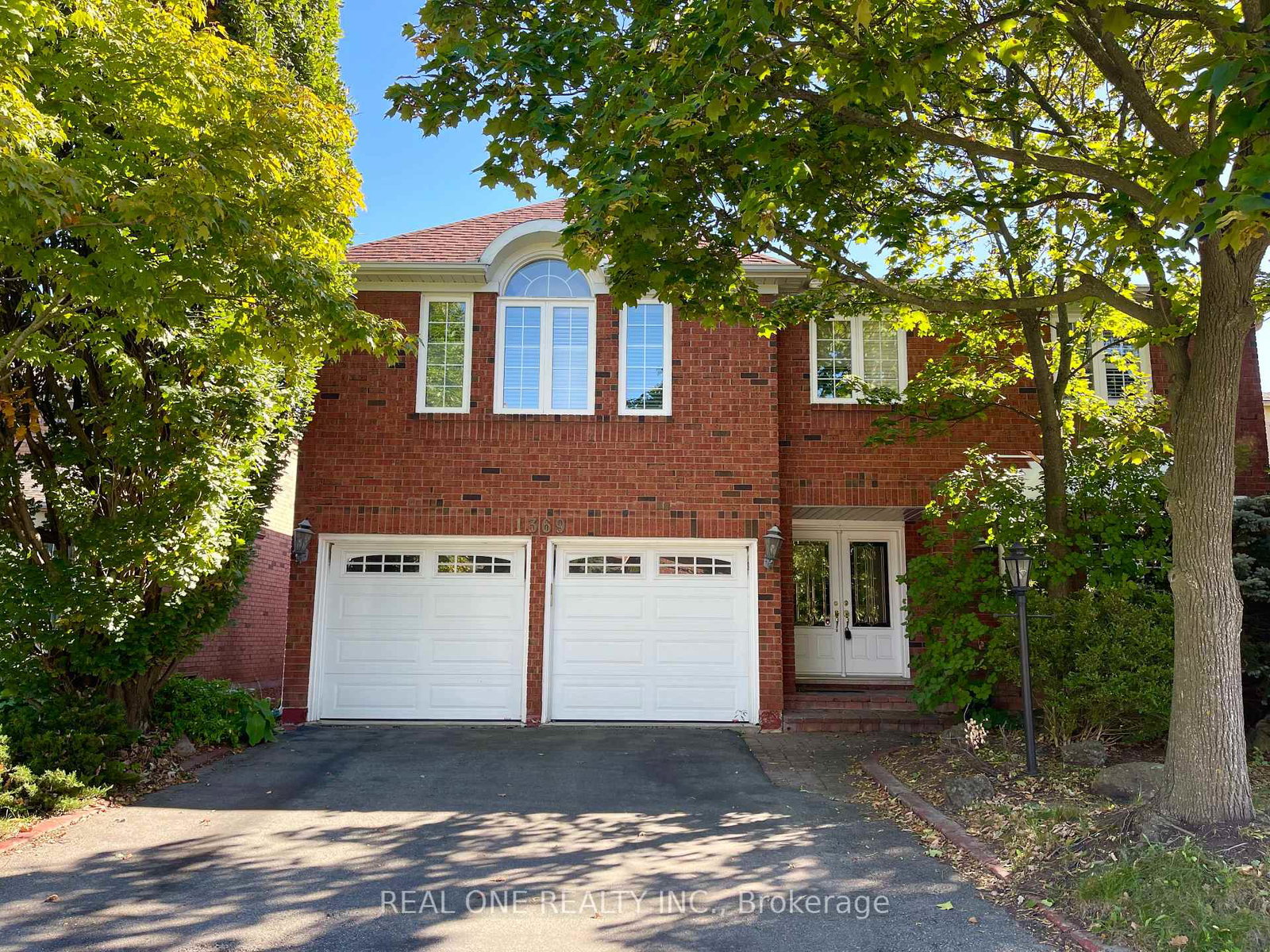 1369-mapleridge-crescent-oakville-ontario-w12589124