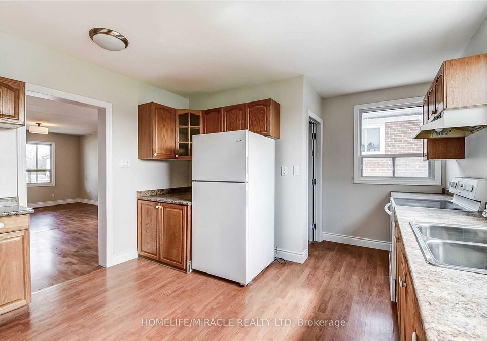 1064-westmount-avenue-mississauga-ontario-w12590816