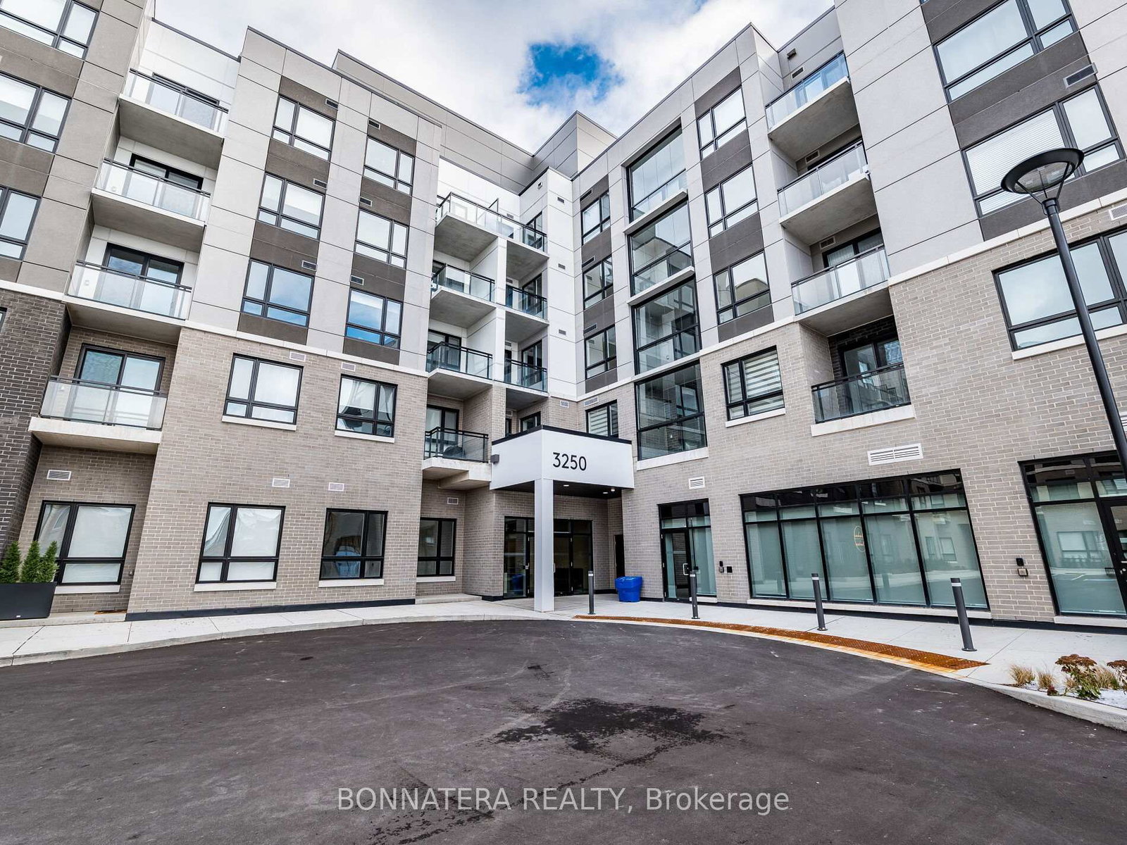 3250-carding-mill-trail-oakville-ontario-w12590970
