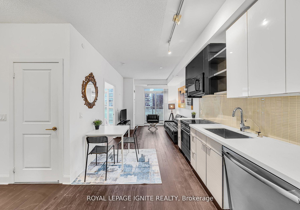 33-shore-breeze-drive-etobicoke-ontario-w12592518
