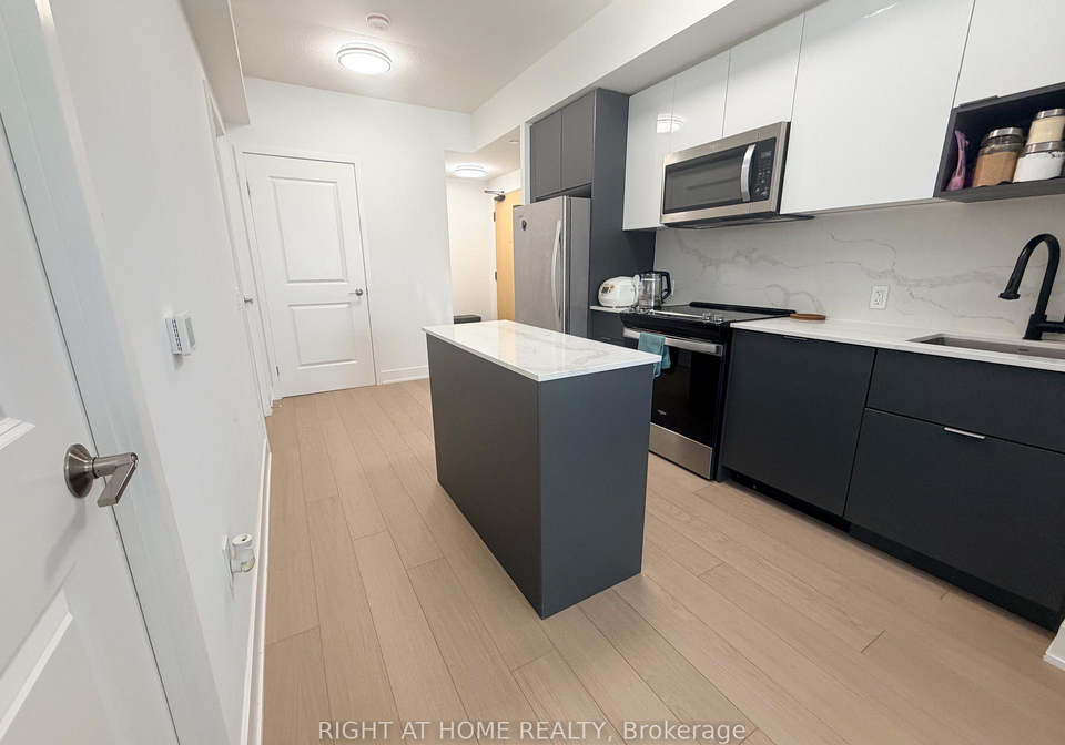 202-burnhamthorpe-road-e-mississauga-ontario-w12593556