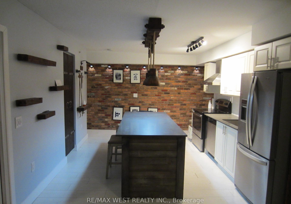 830-lawrence-avenue-w-north-york-ontario-w12594888