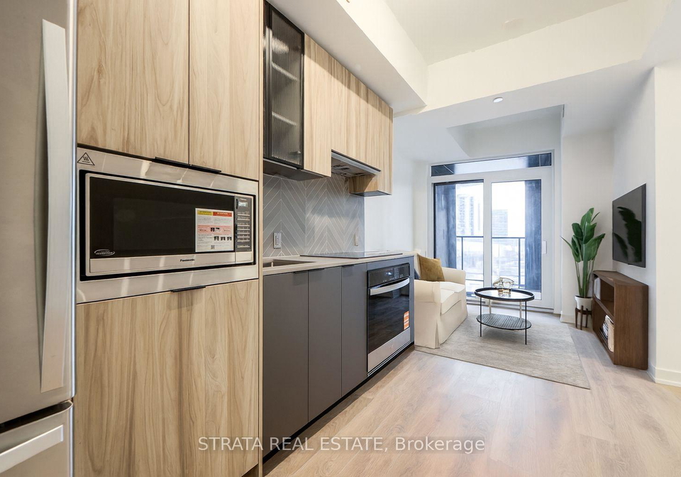 1037-the-queensway-avenue-etobicoke-ontario-w12598948
