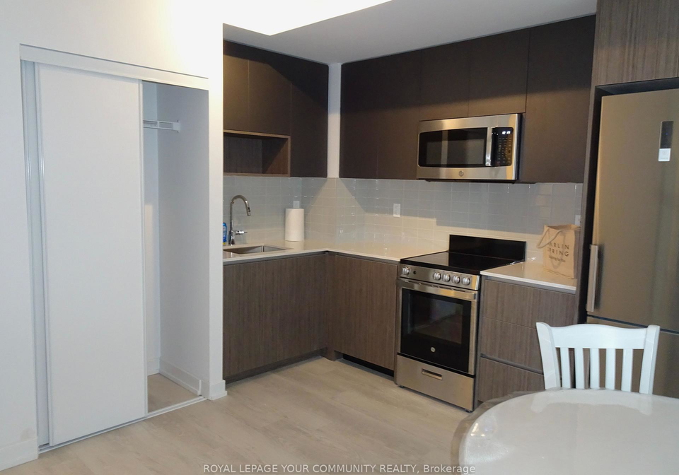505801-the-queens-way-etobicoke-ontario-w12599082