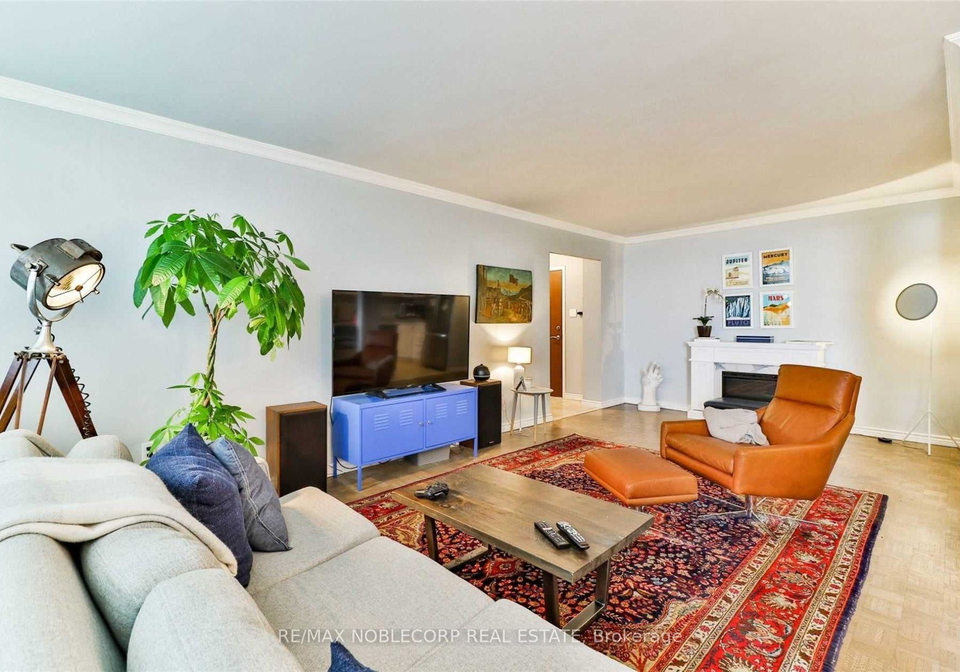 360-ridelle-avenue-north-york-ontario-w12600412
