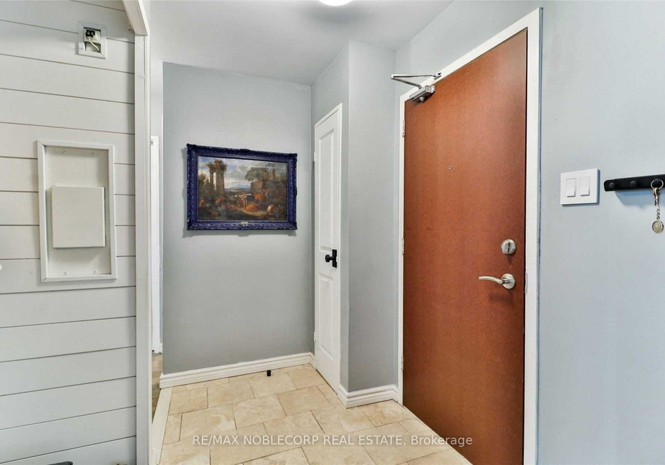 360-ridelle-avenue-north-york-ontario-w12600412