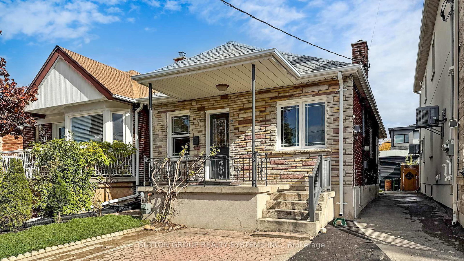 19-montcalm-avenue-north-york-ontario-w12600666