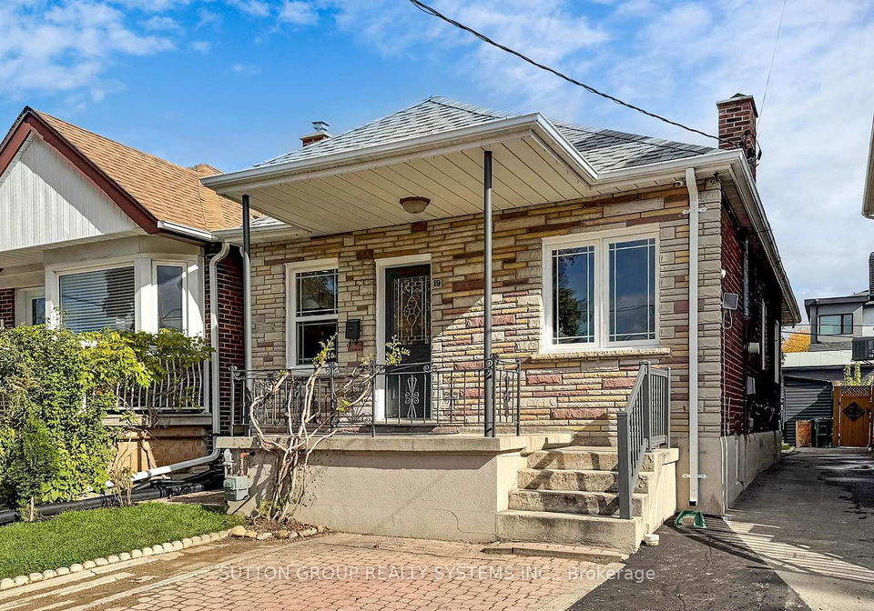 19-montcalm-avenue-north-york-ontario-w12600666