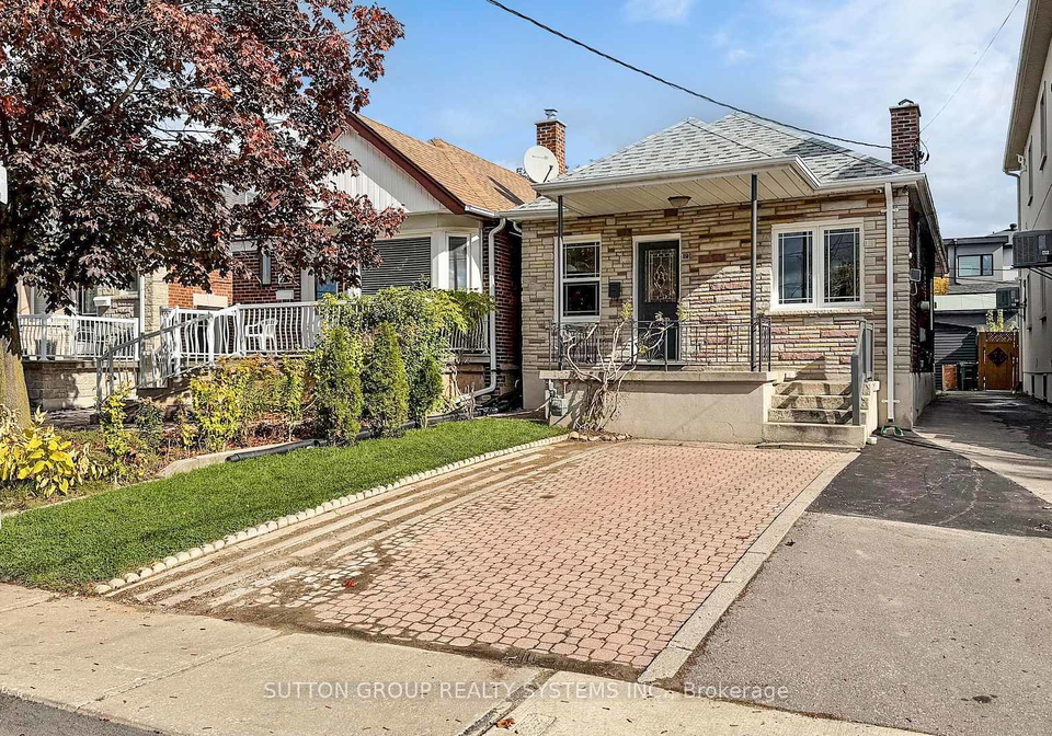 19-montcalm-avenue-north-york-ontario-w12600666
