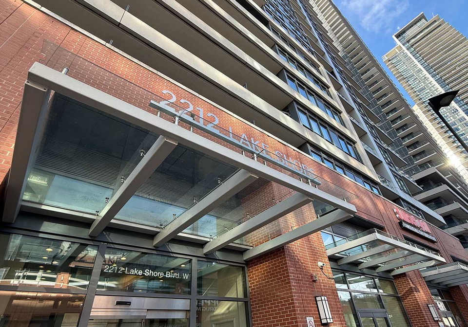 2212-lake-shore-boulevard-w-etobicoke-ontario-w12601594