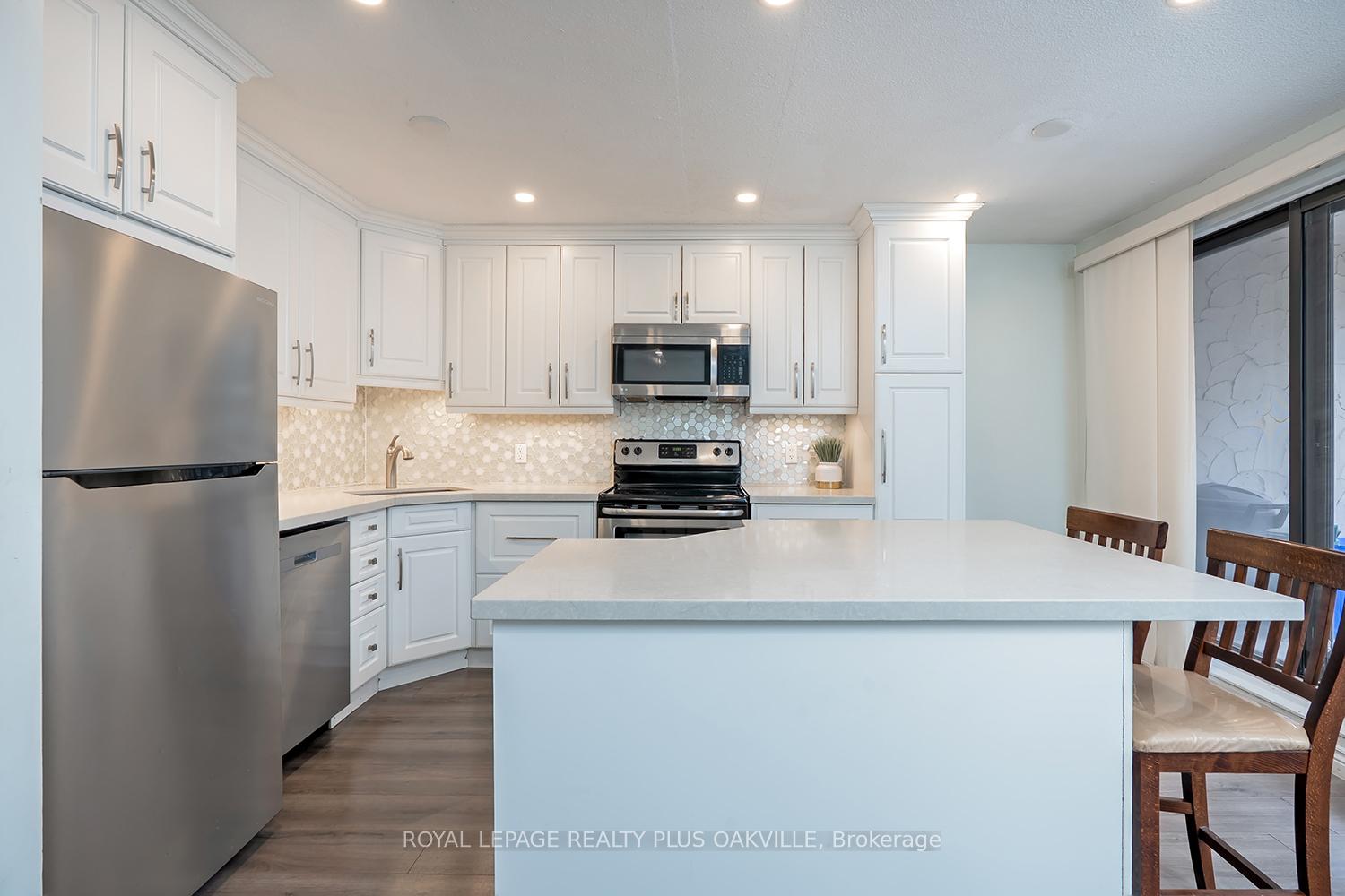1058-falgarwood-drive-oakville-ontario-w12603068