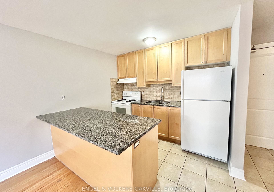 9-thirty-third-street-etobicoke-ontario-w12604016