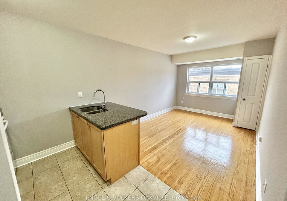 11-thirty-third-street-etobicoke-ontario-w12604024