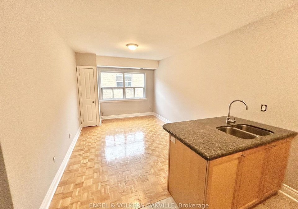 11-thirty-third-street-etobicoke-ontario-w12604028