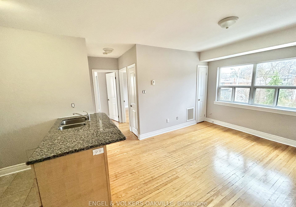 15-thirty-third-street-etobicoke-ontario-w12604034