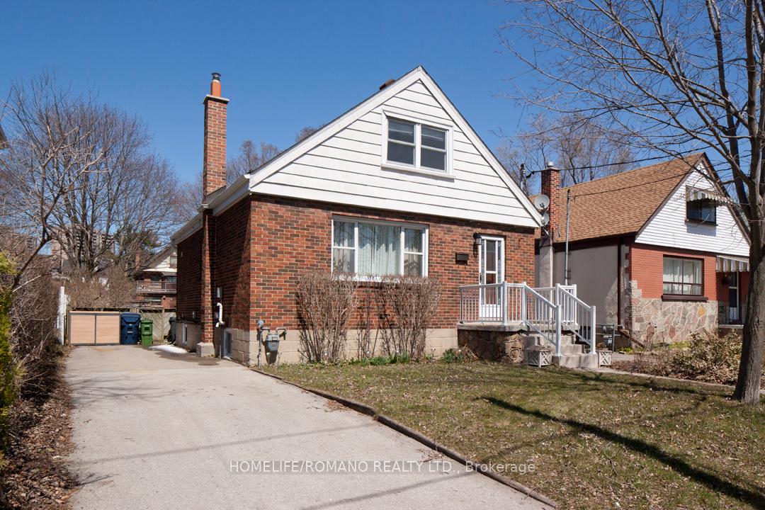 40-lippincott-street-w-north-york-ontario-w12606370