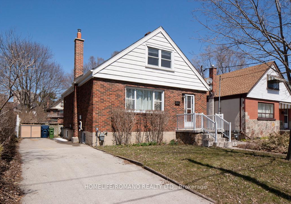 40-lippincott-street-w-north-york-ontario-w12606370