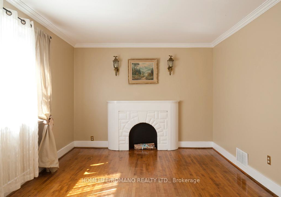40-lippincott-street-w-north-york-ontario-w12606370