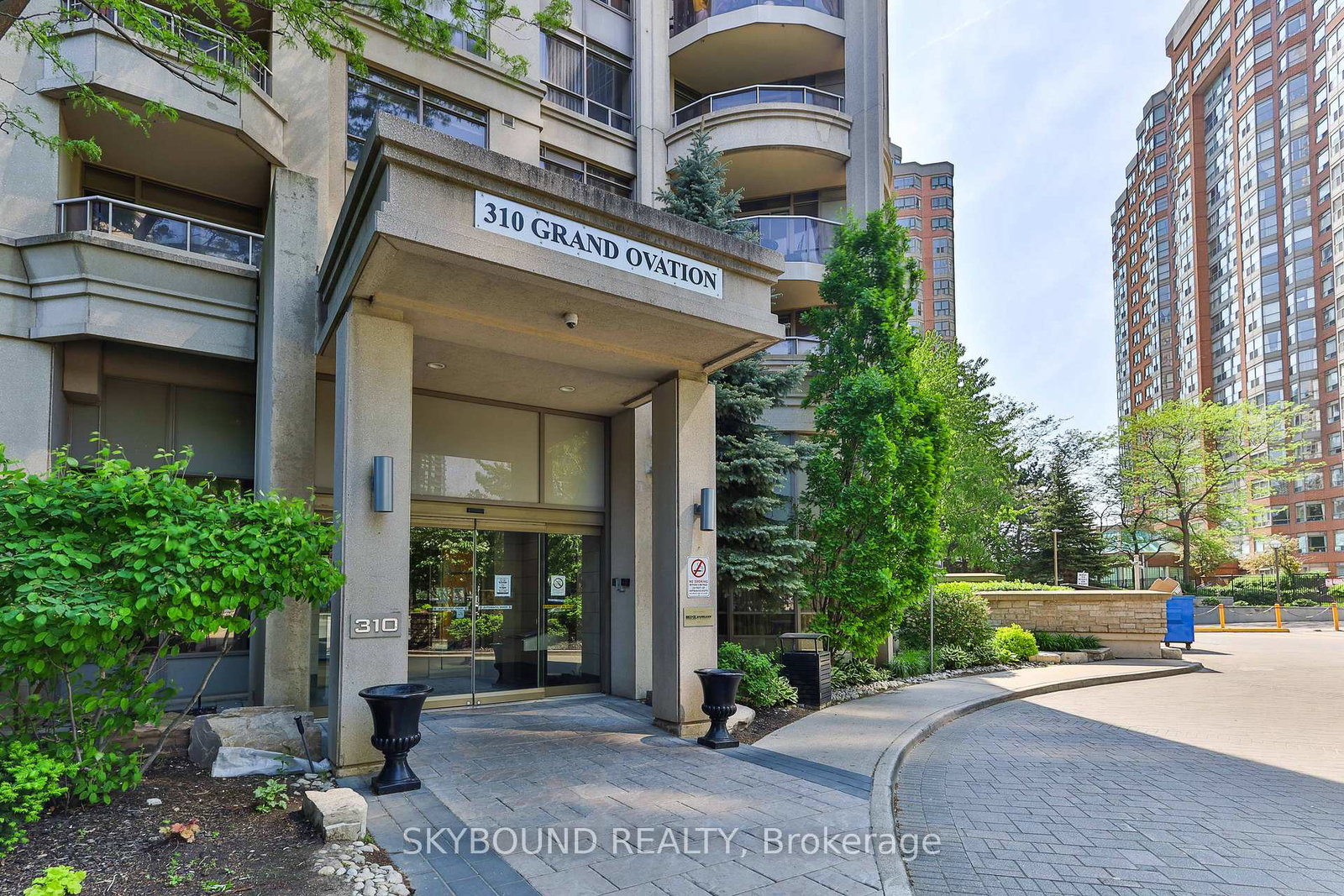 310-burnhamthorpe-road-w-mississauga-ontario-w12608060