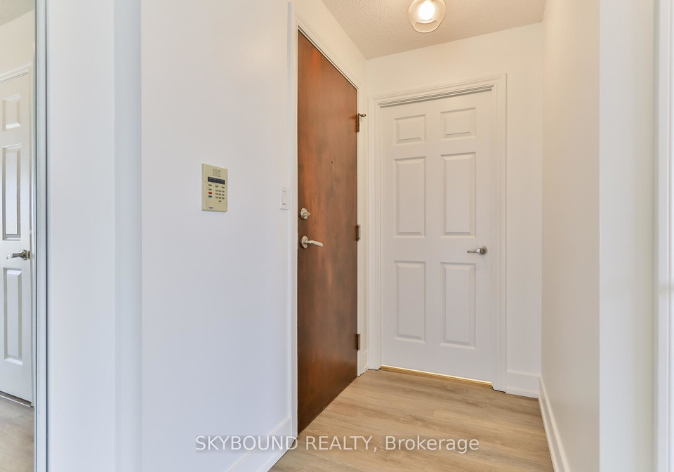 310-burnhamthorpe-road-w-mississauga-ontario-w12608060
